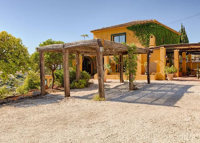 Hanami Finca Cumbres Borrascosas Estepona